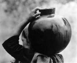 Tina Modotti, Donna che porta acqua, Messico 1928